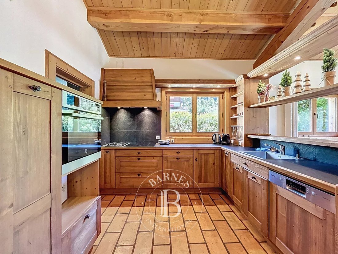 Estate in Les Gets, Auvergne-Rhône-Alpes, France 4 - 16397523