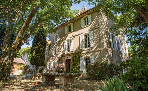 Schloss in L'Isle-sur-la-Sorgue, Provence-Alpes-Côte d'Azur, Frankreich 1