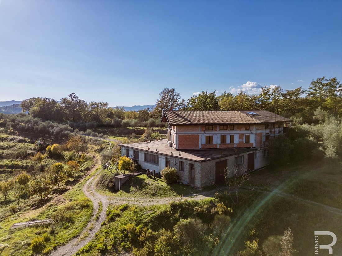 Farm Ranch in Fivizzano, Tuscany, Italy 4 - 16400355