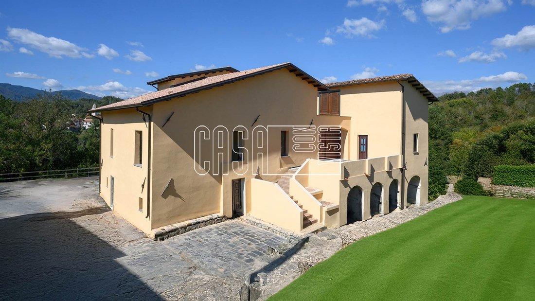 Villa in Villafranca in Lunigiana, Tuscany, Italy 2 - 16401692