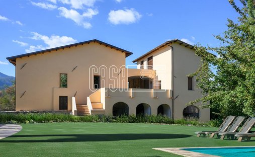 Villa in Villafranca in Lunigiana, Tuscany, Italy 1