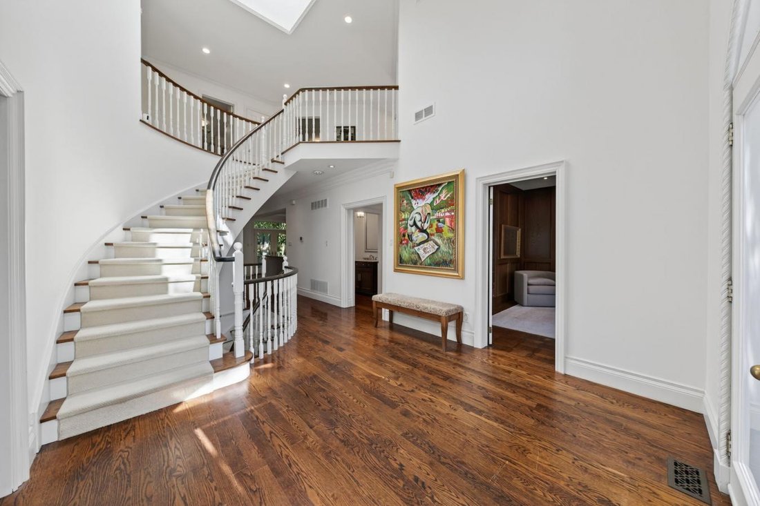 House in Toronto, Ontario, Canada 2 - 16400480