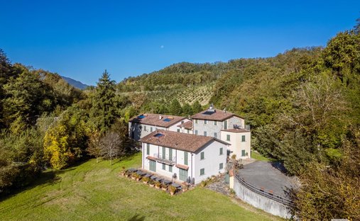 Farm Ranch in Fivizzano, Tuscany, Italy 1