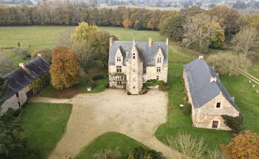 Villa a Laval, Paesi della Loira, Francia 1