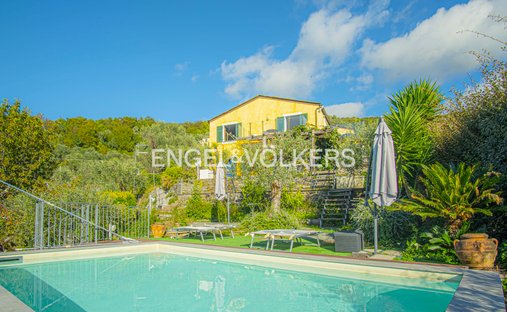 Villa in Cogorno, Liguria, Italy 1