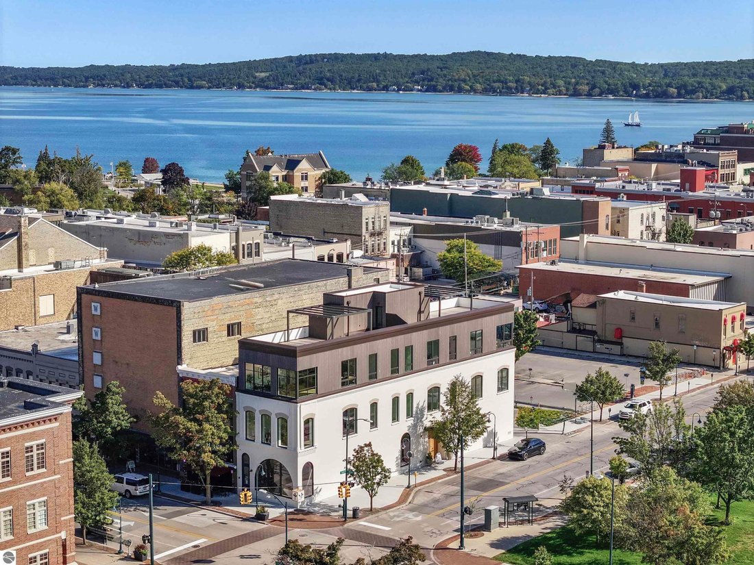 Condo in Traverse City, Michigan, United States 1 - 16400781