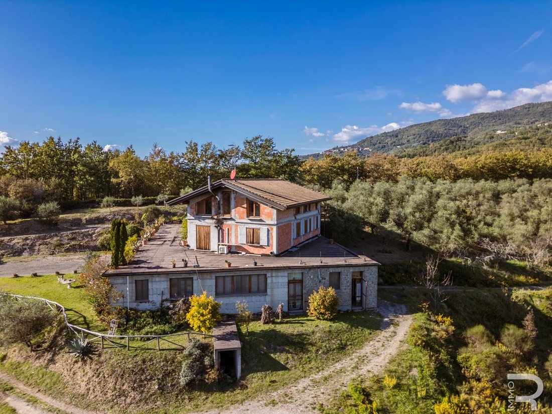 Farm Ranch in Fivizzano, Tuscany, Italy 3 - 16400355