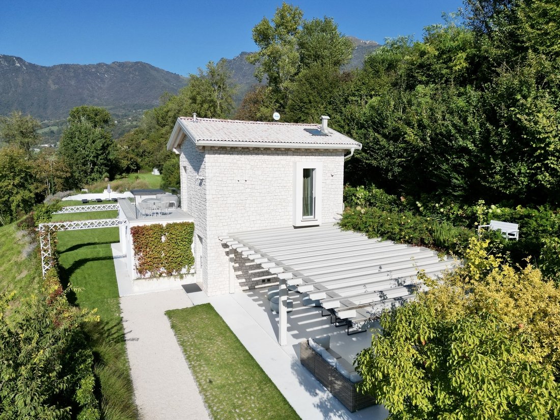 Villa in Sale Marasino, Lombardy, Italy 1 - 16402013