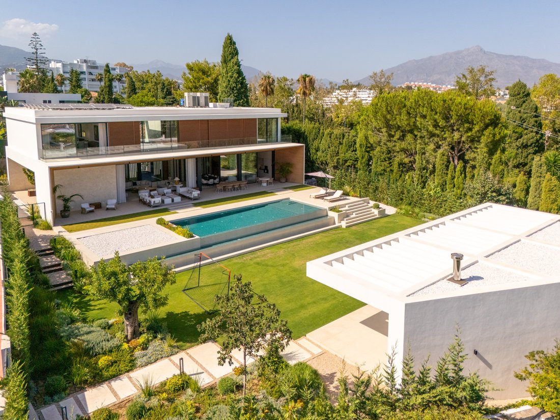 Villa in Marbella, Andalusia, Spain 2 - 16401952