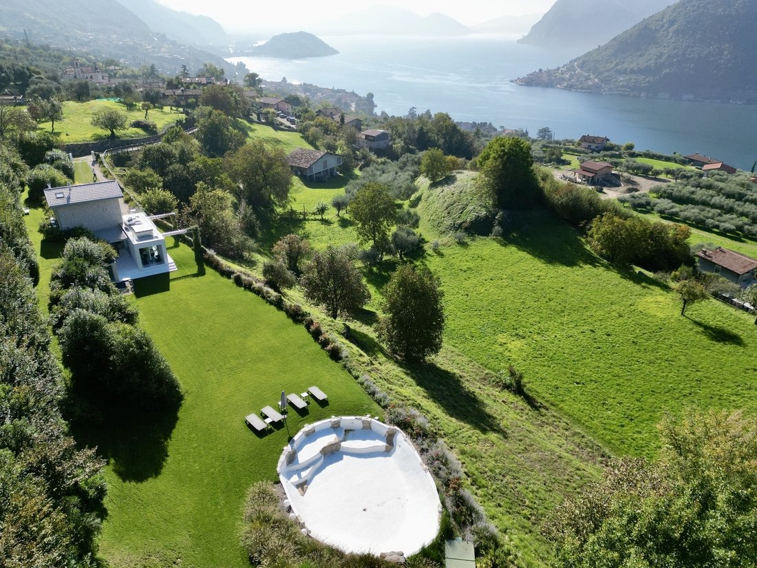Villa in Sale Marasino, Lombardy, Italy 2 - 16402013