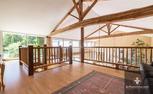 Castle for Sale in Feurs, Auvergne-Rhône-Alpes, France