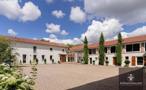 Castle for Sale in Feurs, Auvergne-Rhône-Alpes, France