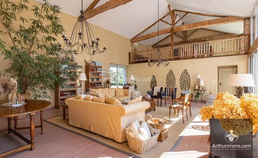 Castle for Sale in Feurs, Auvergne-Rhône-Alpes, France