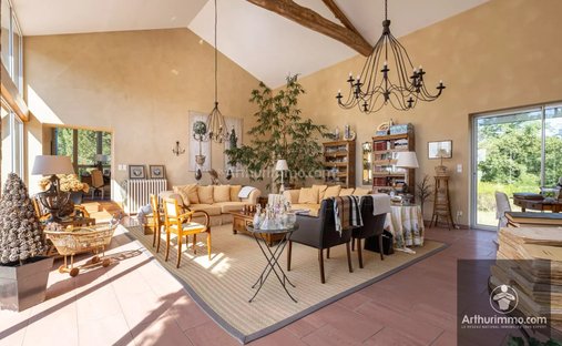 Castle for Sale in Feurs, Auvergne-Rhône-Alpes, France