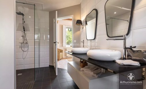 Castle for Sale in Feurs, Auvergne-Rhône-Alpes, France