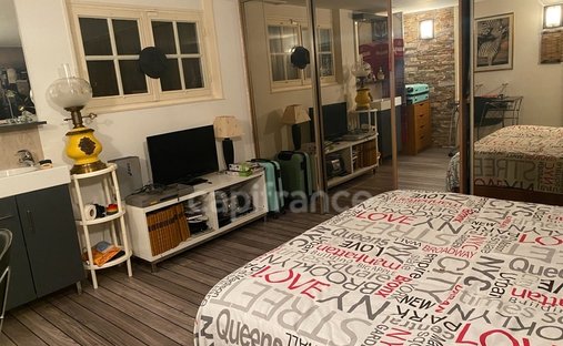 Castle for Sale in Auxerre, Bourgogne-Franche-Comté, France