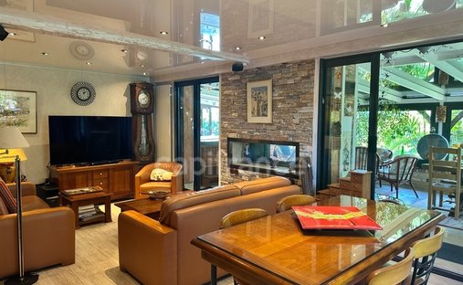 Castle for Sale in Auxerre, Bourgogne-Franche-Comté, France