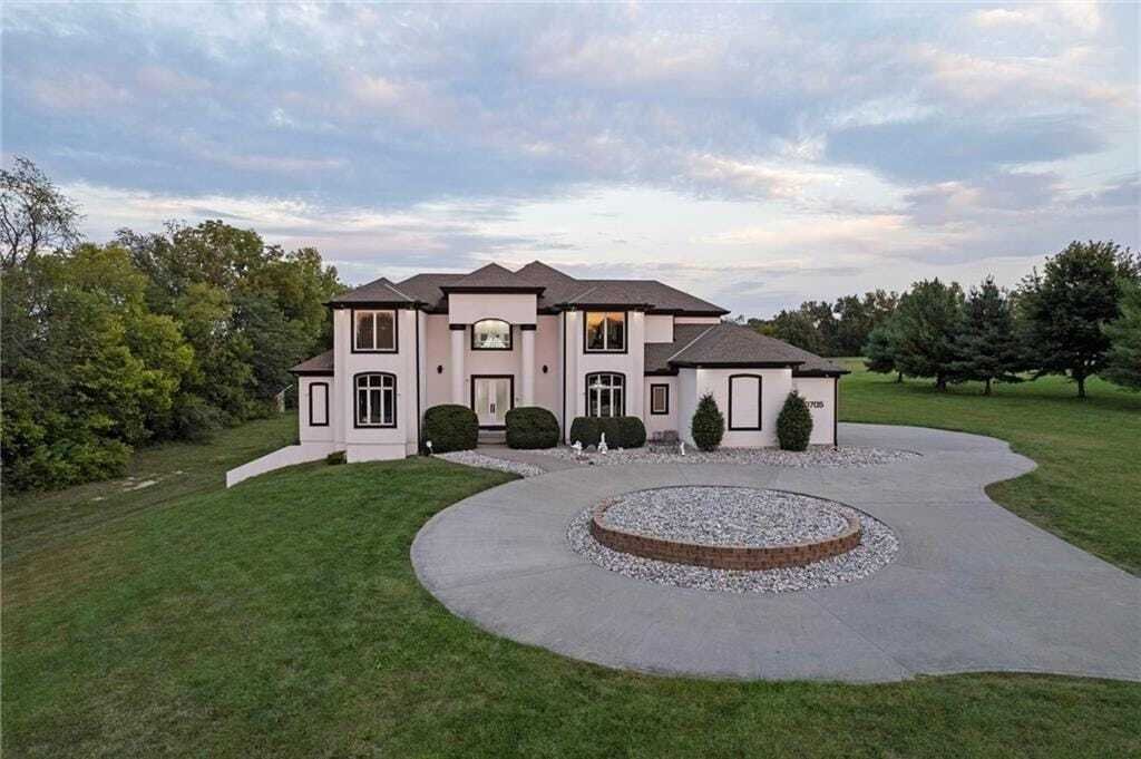 House in Lee's Summit, Missouri, United States 1 - 16405365