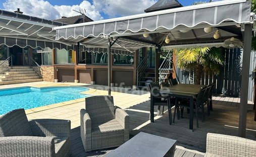 Castle for Sale in Auxerre, Bourgogne-Franche-Comté, France