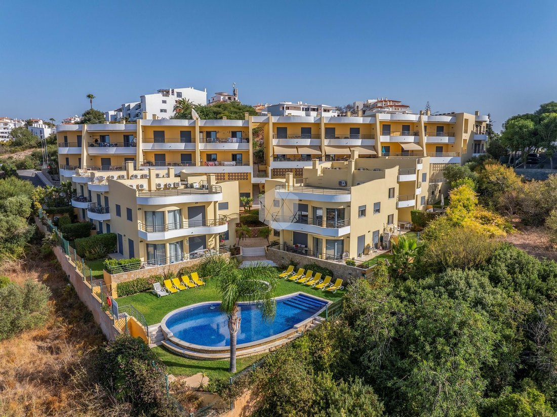 Townhouse in Olhos de Agua, Algarve, Portugal 1 - 16403744