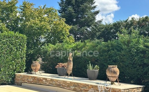 Castle for Sale in Auxerre, Bourgogne-Franche-Comté, France