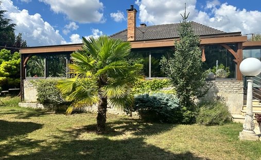 Castle for Sale in Auxerre, Bourgogne-Franche-Comté, France