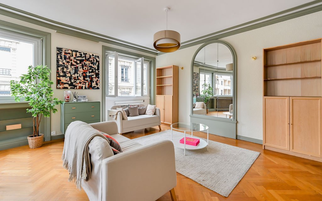 Apartment in Champvert-Point du Jour-Saint Irénée, Lyon 5e Arrondissement, Lyon 4 - 16402530