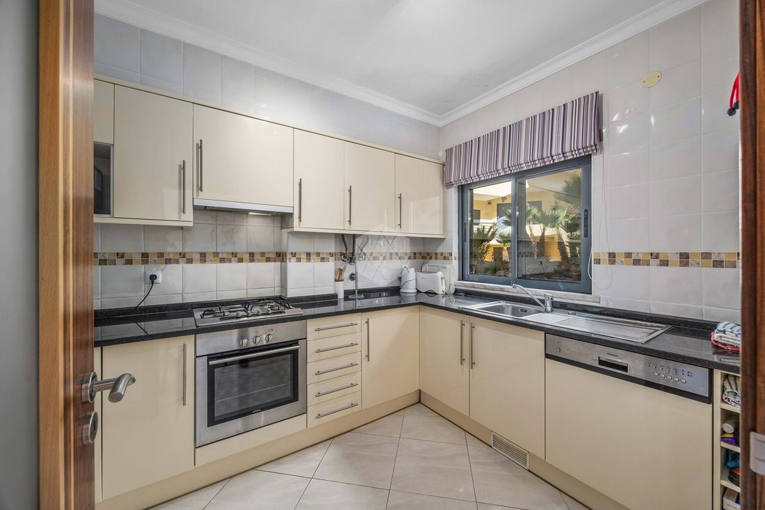 Townhouse in Olhos de Agua, Algarve, Portugal 3 - 16403744
