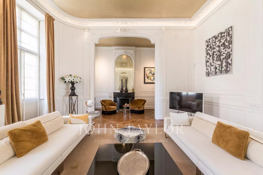 Estate in Grand Parc-Chartrons-Paul Doumer, Bordeaux, France 1 - 16402889