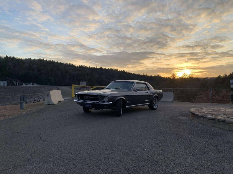 Coupe in Glendale, United States 4 - 16406307