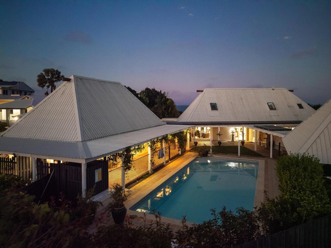 Estate in Dolphin Heads, Queensland, Australia 3 - 16407969