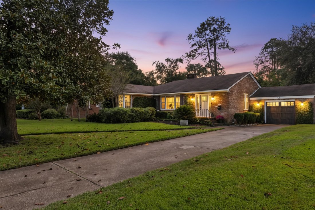 House in Savannah, Georgia, United States 2 - 16403894