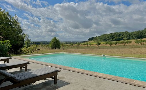 Castle for Sale in Monségur, Nouvelle-Aquitaine, France