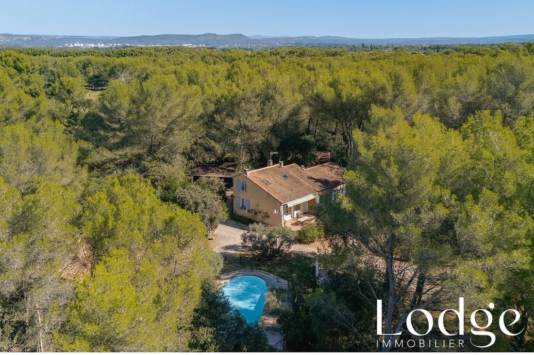House in Grans, Provence-Alpes-Côte d'Azur, France 1 - 16407635
