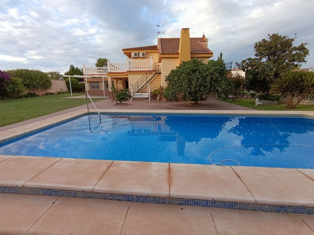 Chalet in Santiponce, Andalusia, Spain 1 - 16407826