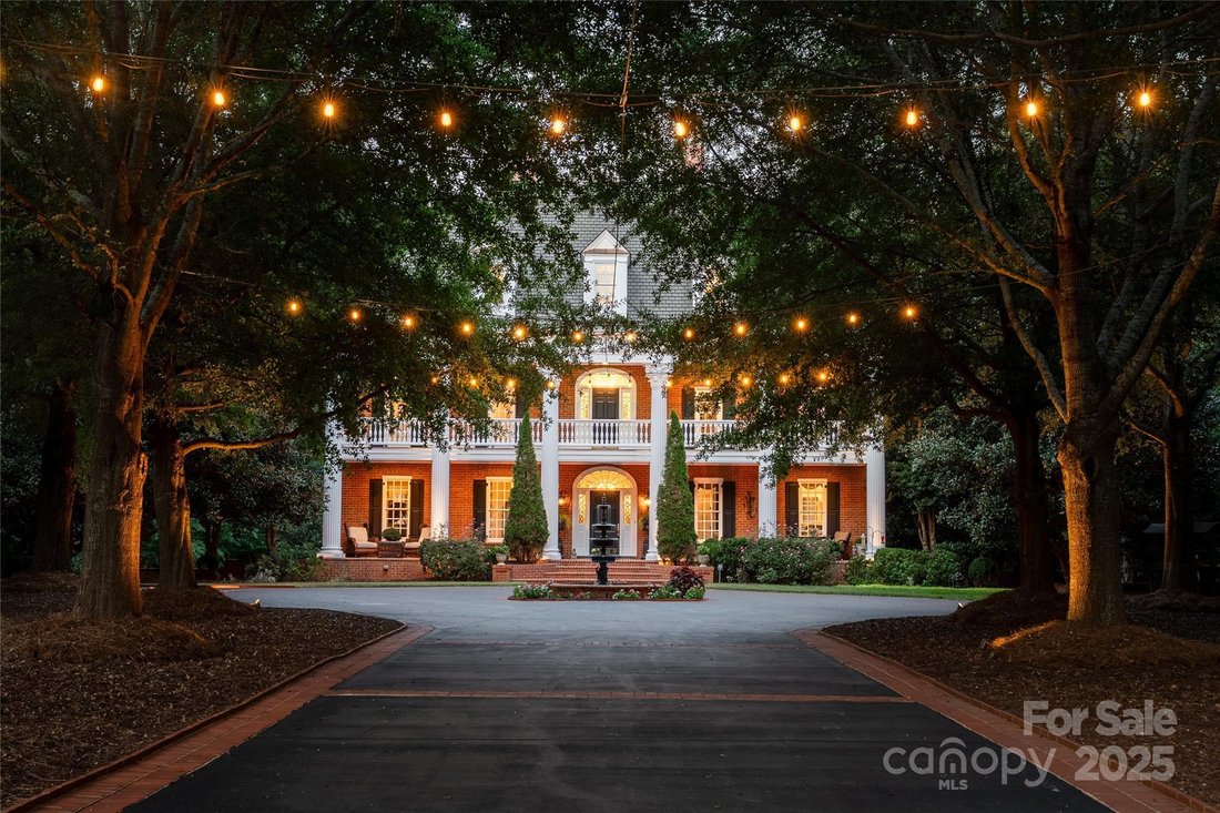 House in Fairview, North Carolina, United States 3 - 16406916