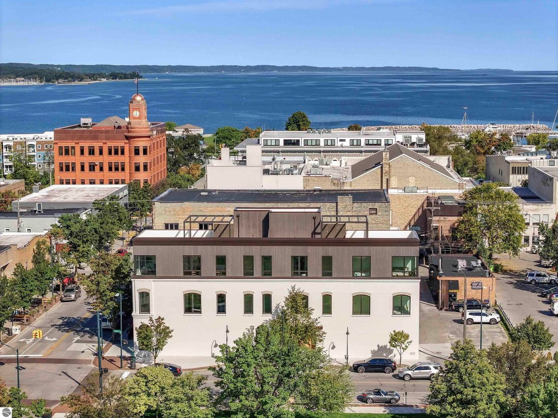 Condo in Traverse City, Michigan, United States 1 - 16406948