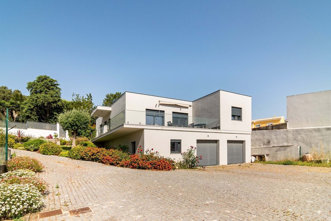 Villa in Rio de Mouro, Lisbon, Portugal 1 - 16408041