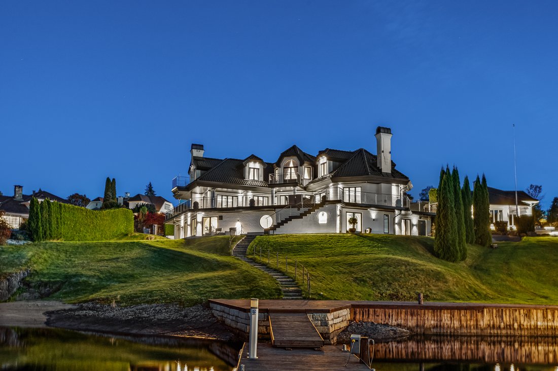 Punta Centinela: Oceanfront Apartment For Sale in Santa Elena - Oceanfront Apartment Living In Oslo