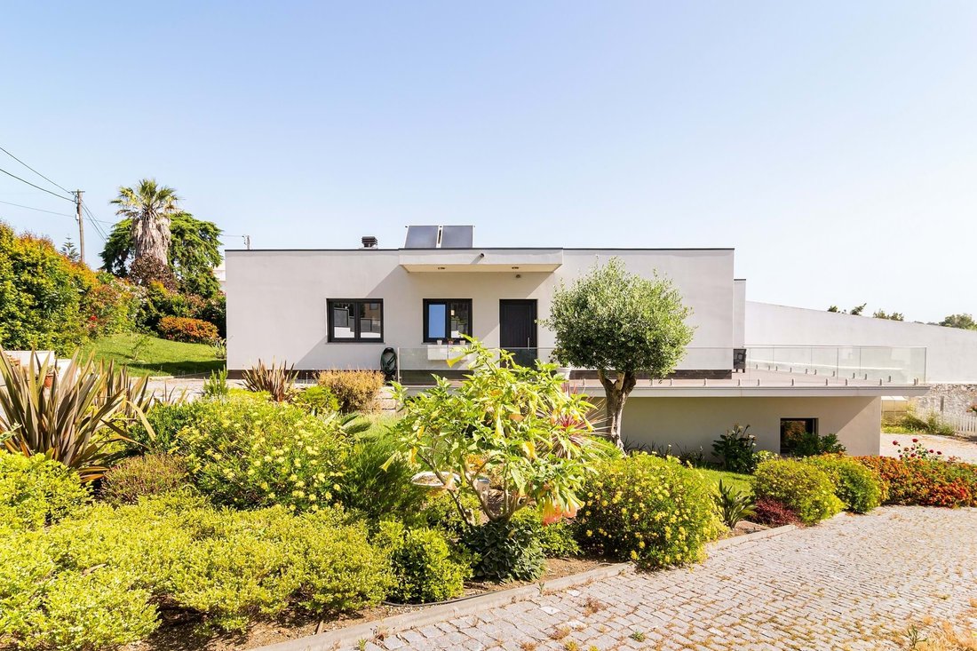 Villa in Rio de Mouro, Lisbon, Portugal 2 - 16408041