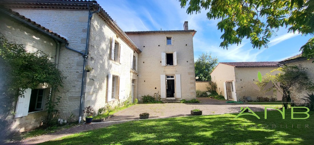 House in Matha, Nouvelle-Aquitaine, France 1 - 16414588