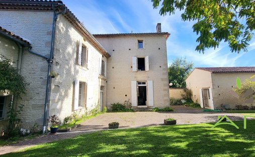 Haus in Matha, Neu-Aquitanien, Frankreich 1
