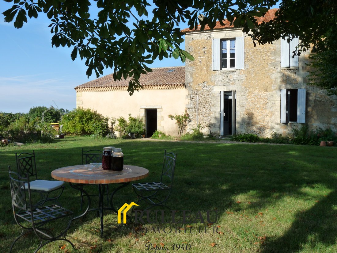 Estate in Berson, Nouvelle-Aquitaine, France 4 - 16409181