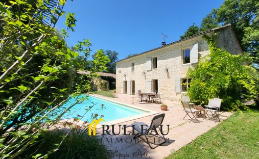 House in Nord Est, Saint-André-de-Cubzac, France 1