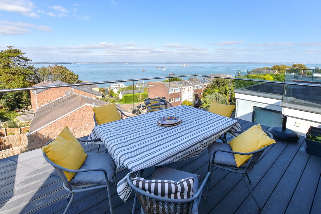 House in Cowes, England 4 - 16411247