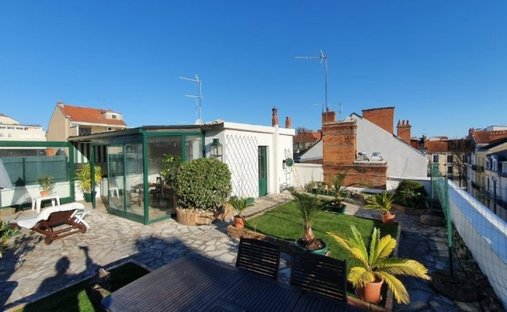 Château With Two Gîtes And Reception Hall.