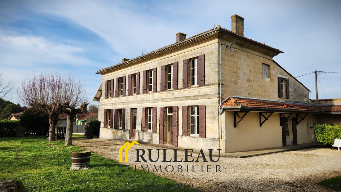 Maison à Bourg, Nouvelle-Aquitaine, France 1 - 16409723