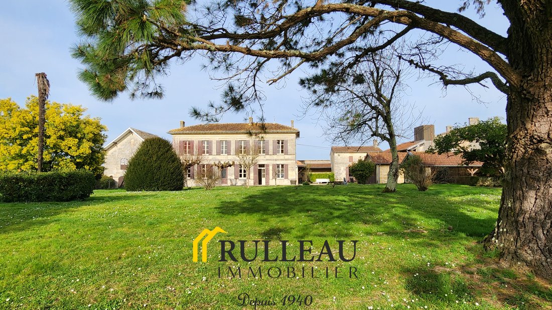 Maison à Bourg, Nouvelle-Aquitaine, France 2 - 16409723