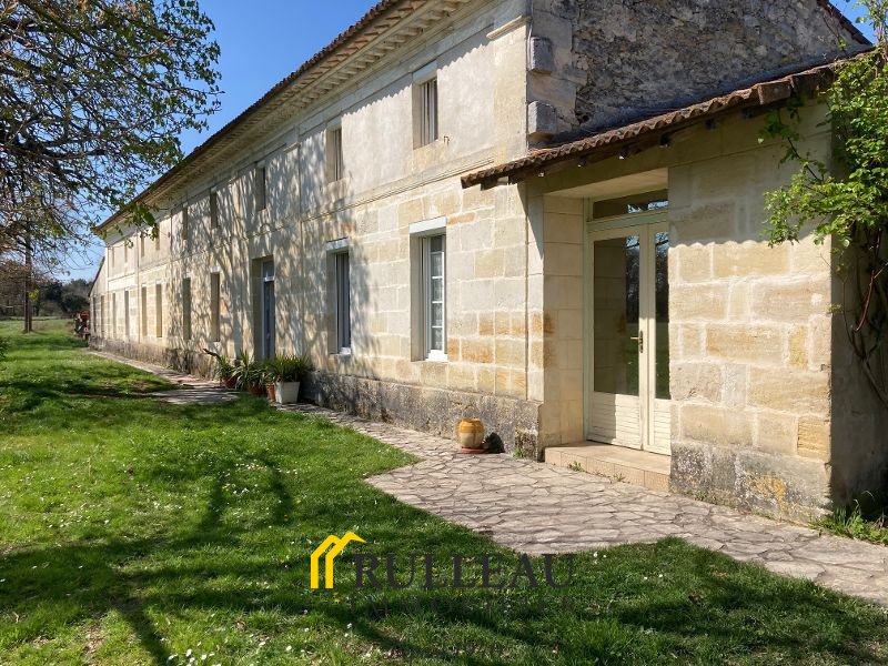 Estate in Nord Est, Saint-André-de-Cubzac, France 2 - 16408861