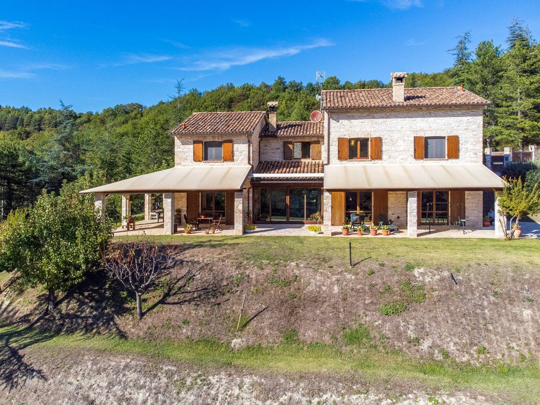 Estate in Fermignano, Marche, Italy 3 - 16414356